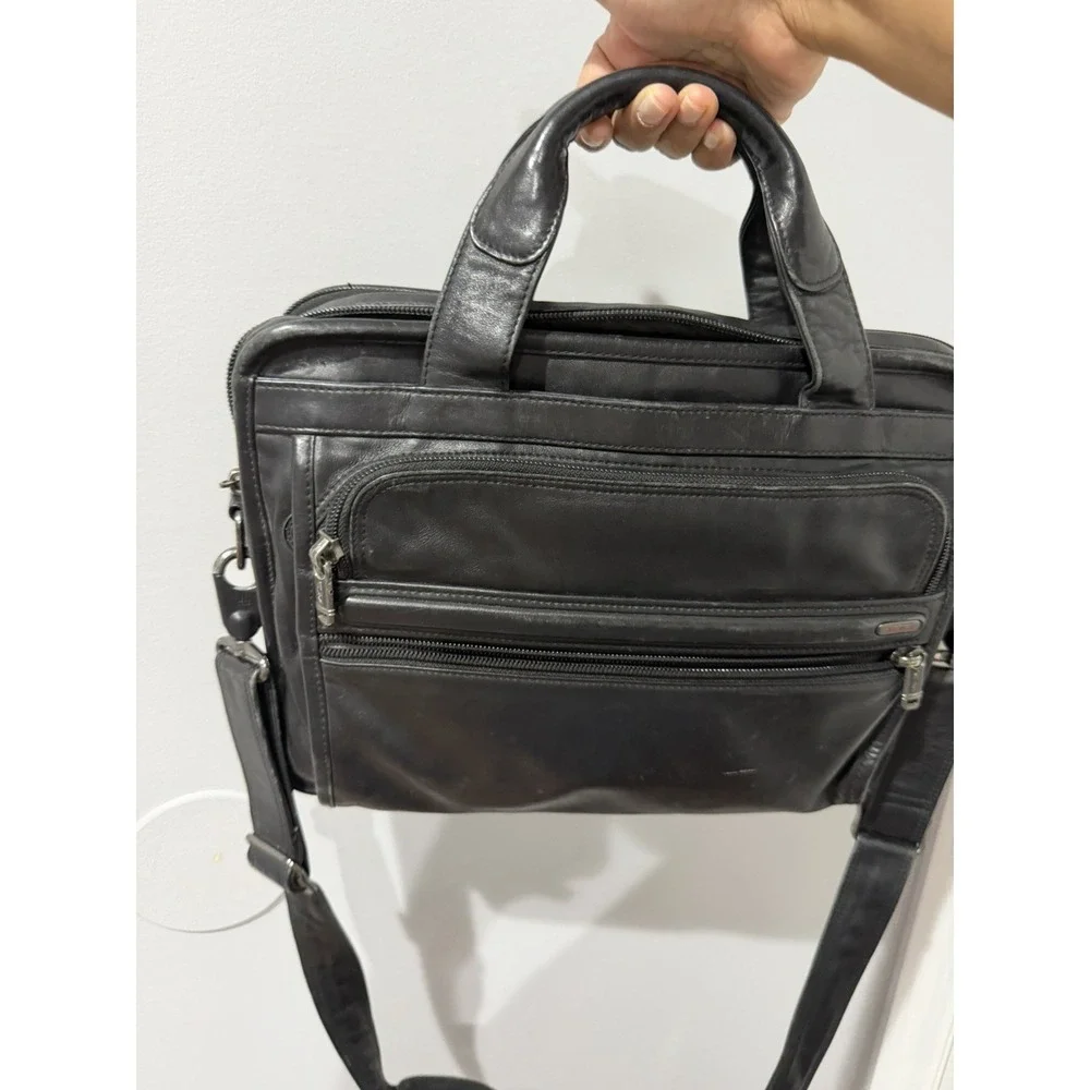 Tumi Leather Messenger Laptop Crossbody Tote Black Bag Pockets L